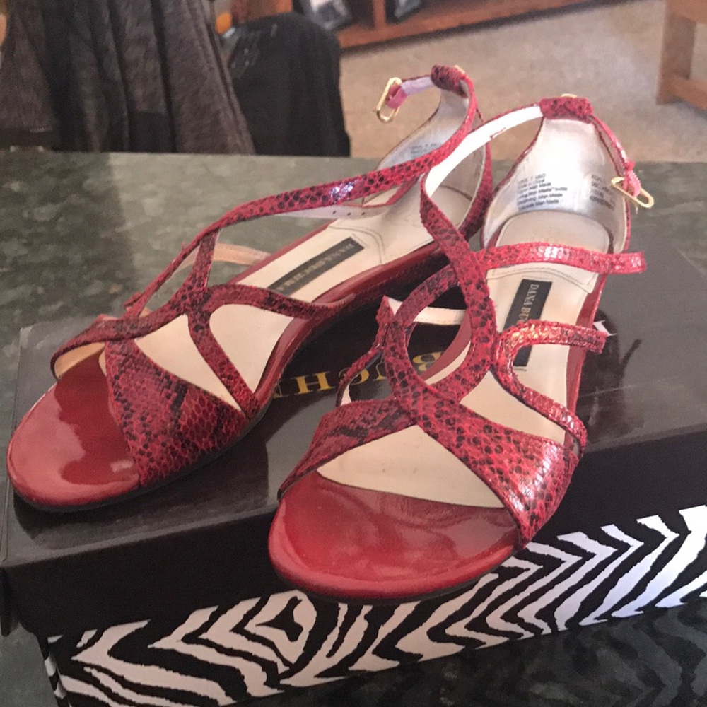 Low heeled sandal